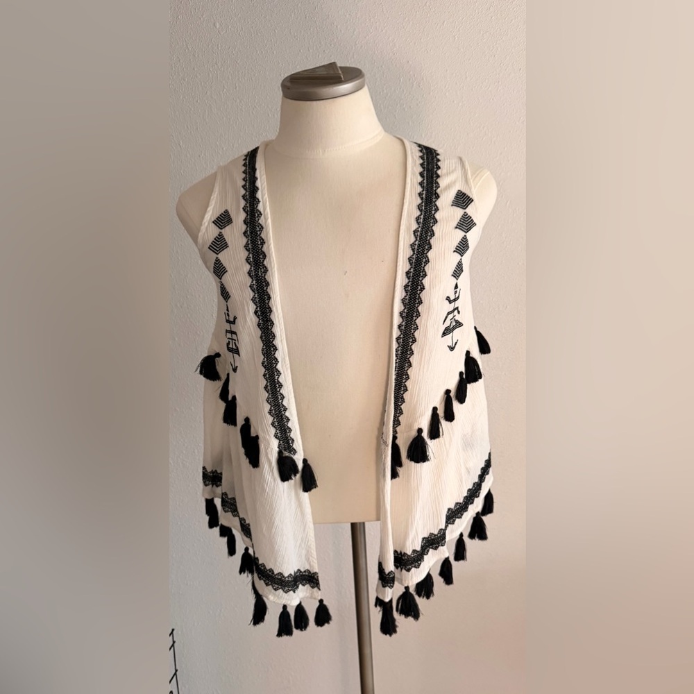 Laundry By Shelli Segal Cotton Cream and Black Tassel Vest One Size